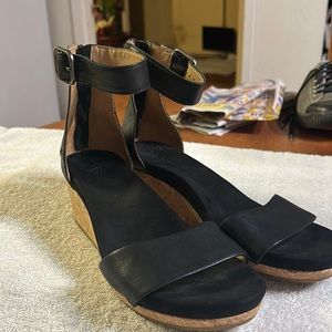 Women’s Ugg shoes size 9